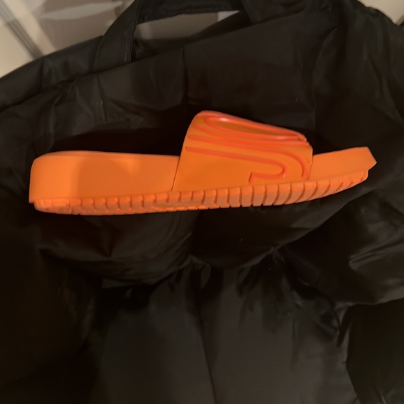 Jordan slides - Picture 3 of 4